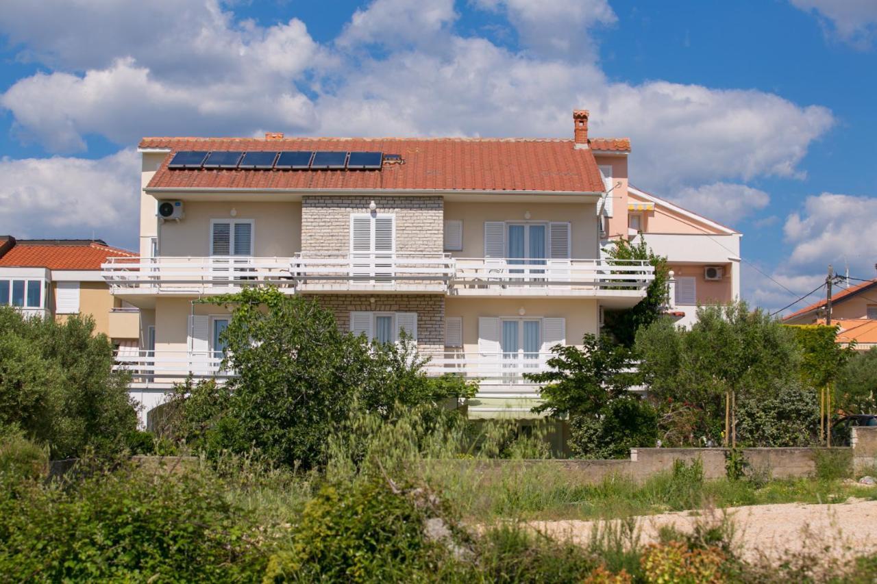 Bed and Breakfast F• R• I• E• N• D• S• Novalja Zewnętrze zdjęcie
