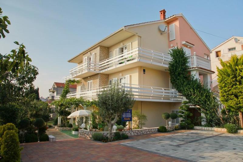 Bed and Breakfast F• R• I• E• N• D• S• Novalja Zewnętrze zdjęcie