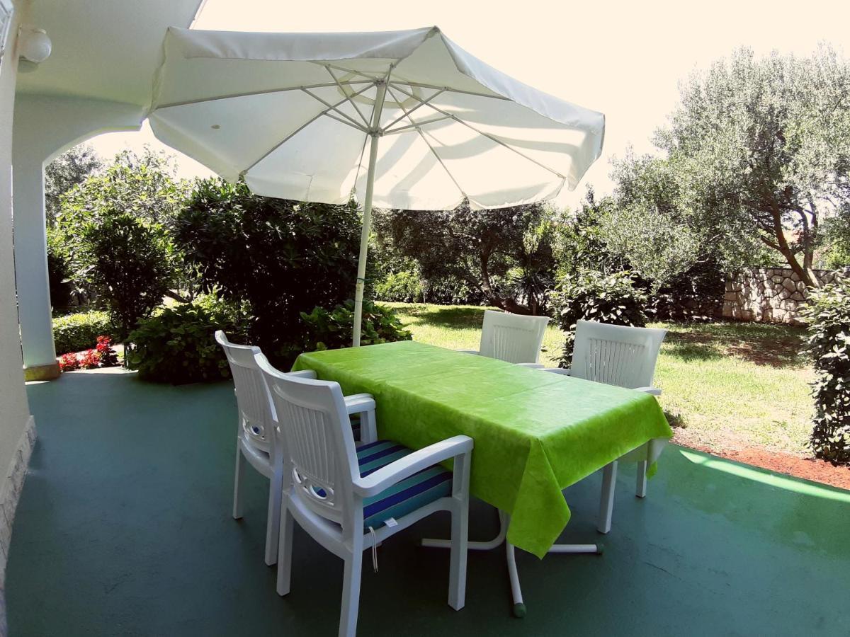 Bed and Breakfast F• R• I• E• N• D• S• Novalja Zewnętrze zdjęcie