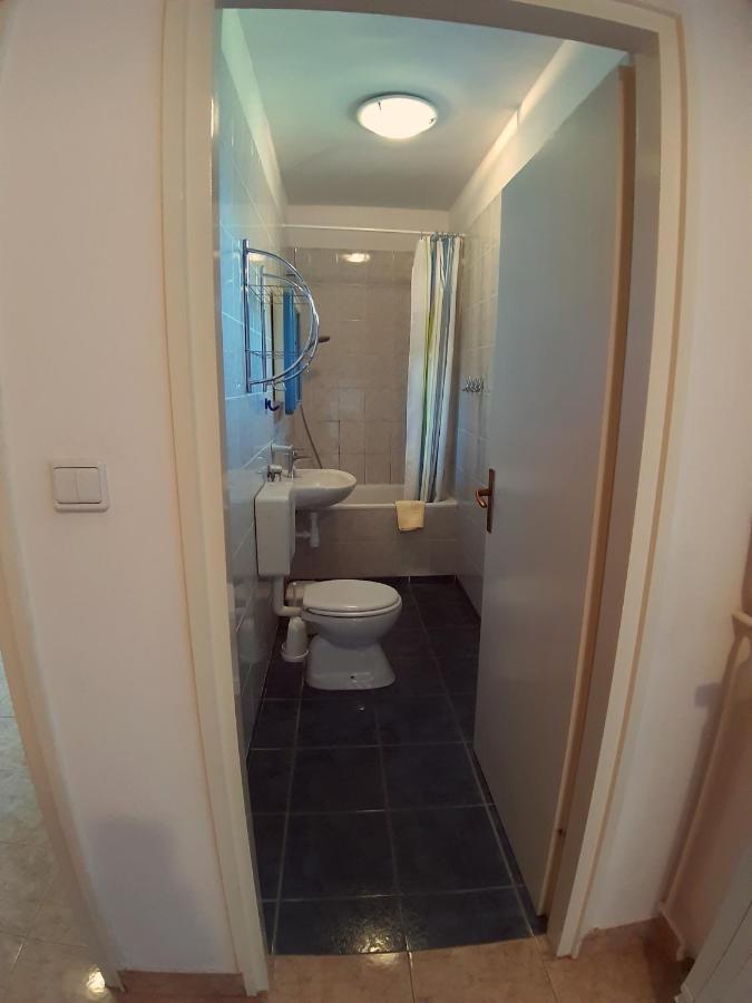 Bed and Breakfast F• R• I• E• N• D• S• Novalja Zewnętrze zdjęcie