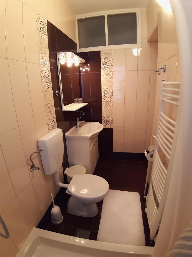 Bed and Breakfast F• R• I• E• N• D• S• Novalja Zewnętrze zdjęcie