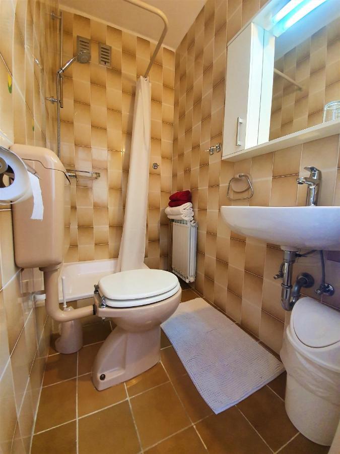 Bed and Breakfast F• R• I• E• N• D• S• Novalja Zewnętrze zdjęcie